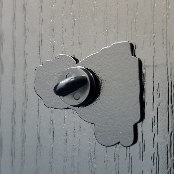 Garfield inpired Enamel Pin - Picture 2 of 3